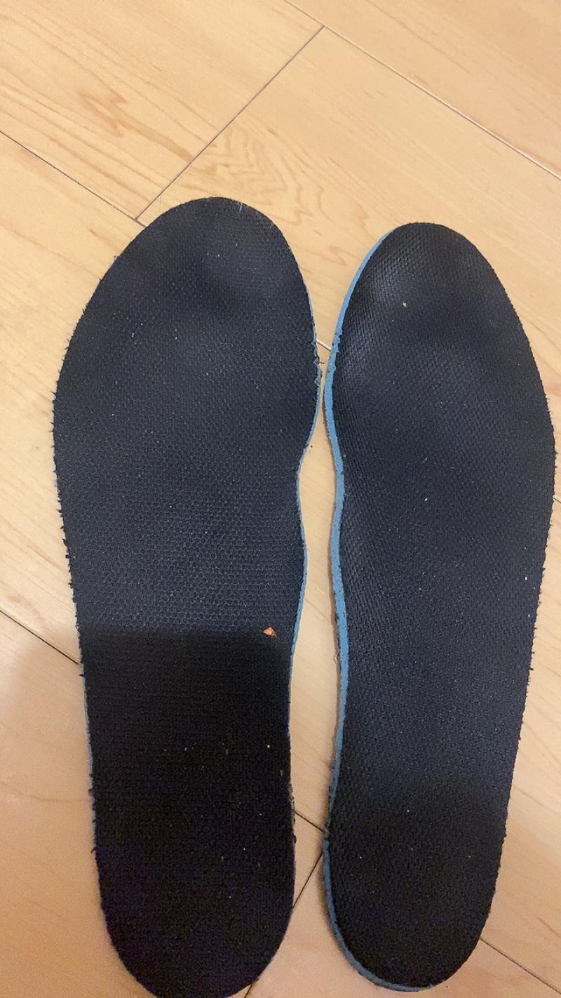 臭すぎてヤバい足形入りの中敷き！！！