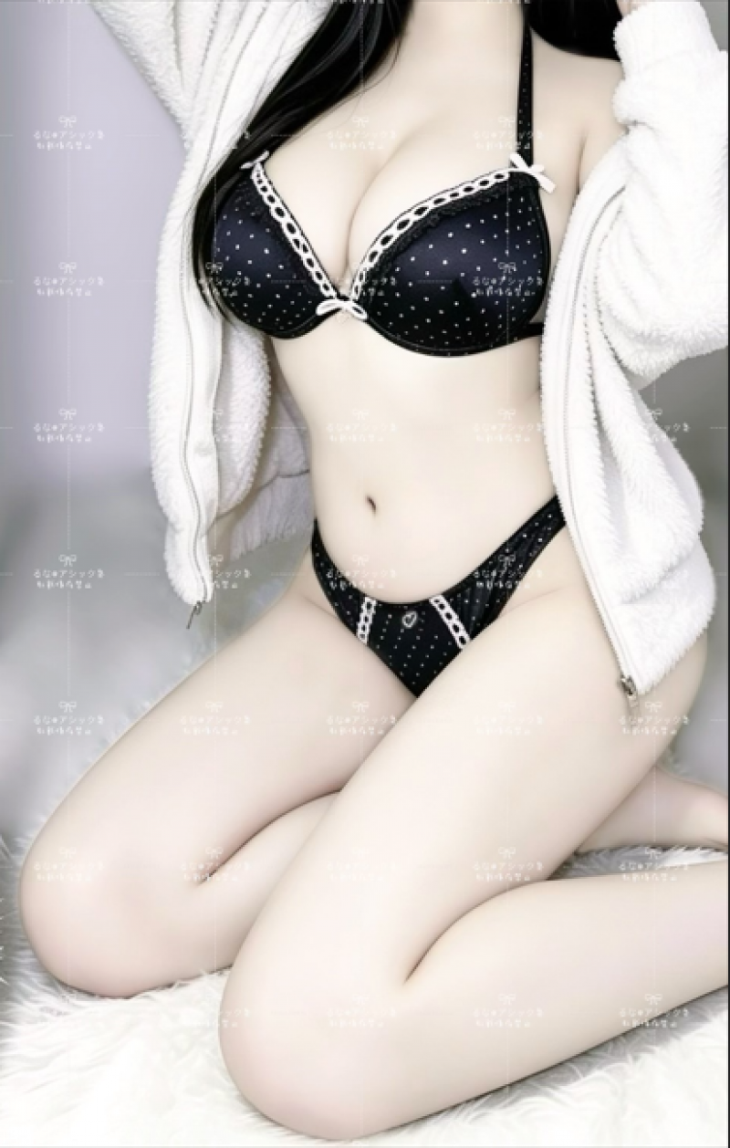 超可愛い♡DRWのピンク黒ドット柄のサテンブラジャー&Tバックセット♡