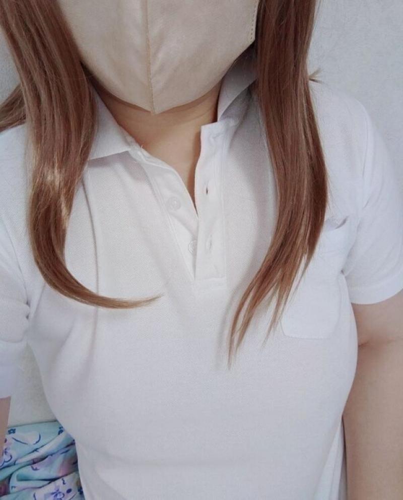 白色ポロシャツ