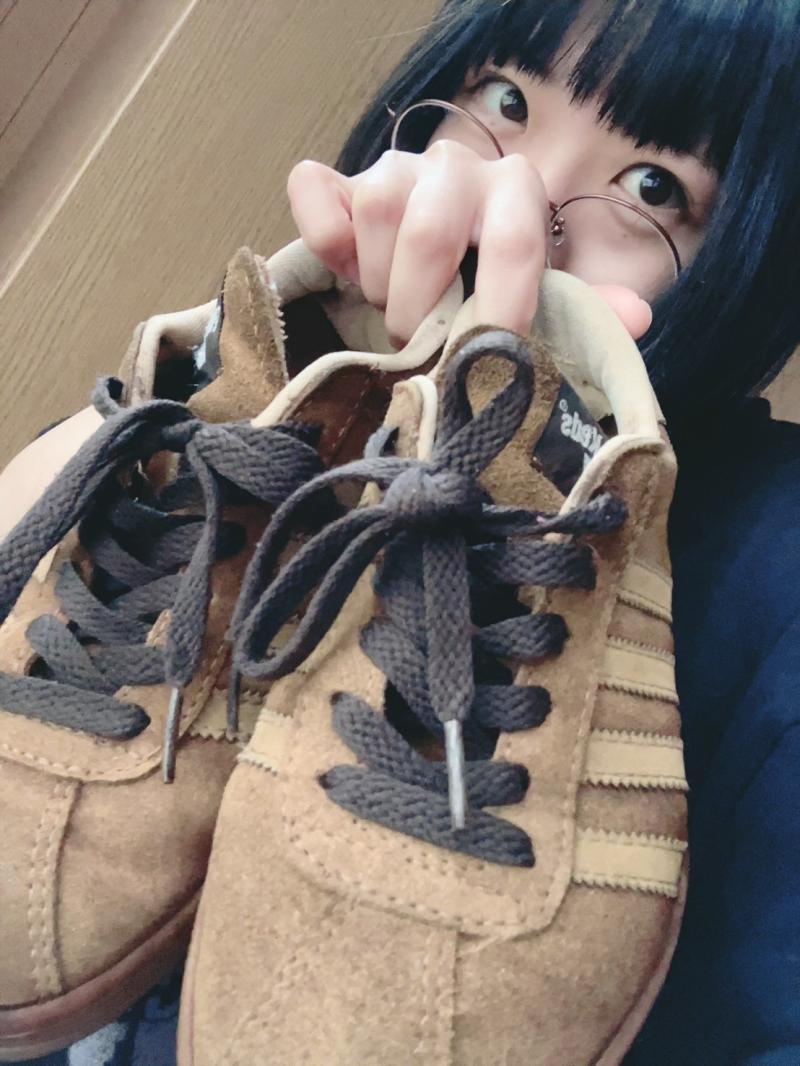 雨に濡れた激臭靴下付き♡10年愛用スニーカー♡