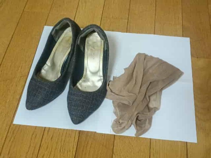 くたくたのパンプスと5日以上着用ストッキング