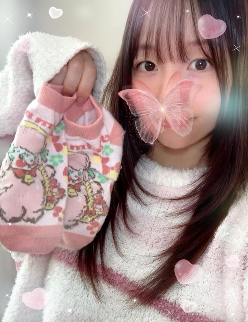寝る時もはいてます♡くっさいキャラもの靴下♡