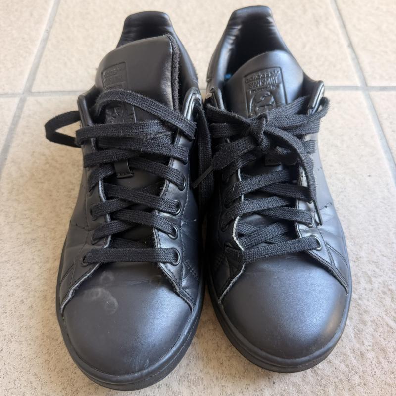 ⚫️仕事用でいつも履いていたアディダスの蒸れたスニーカー⚫️