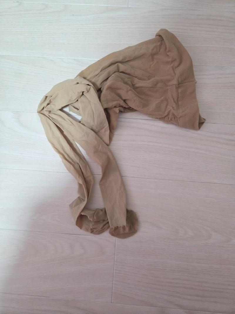 太ももが伝線するまで履きつぶしたパンスト