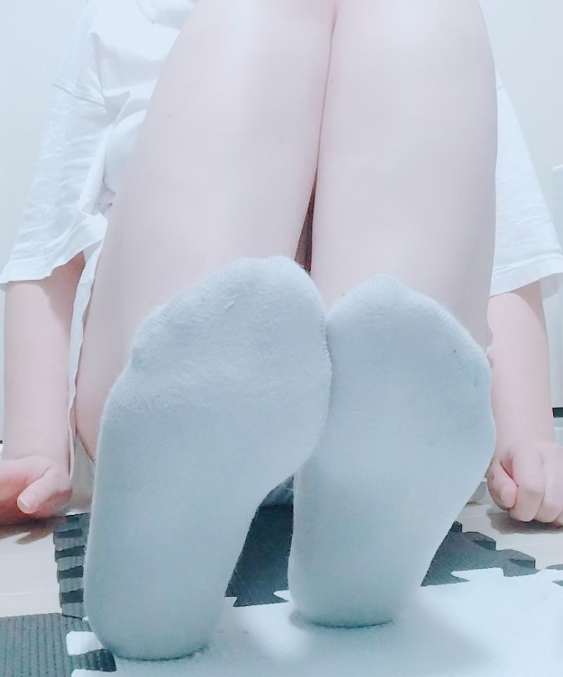 連履きして蒸れあしくさくさソックス