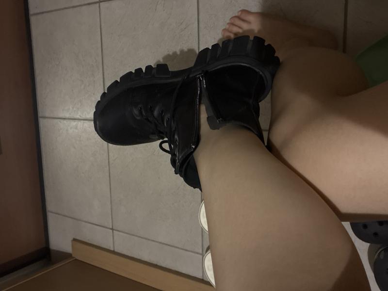 くさくて履けないから買って；；