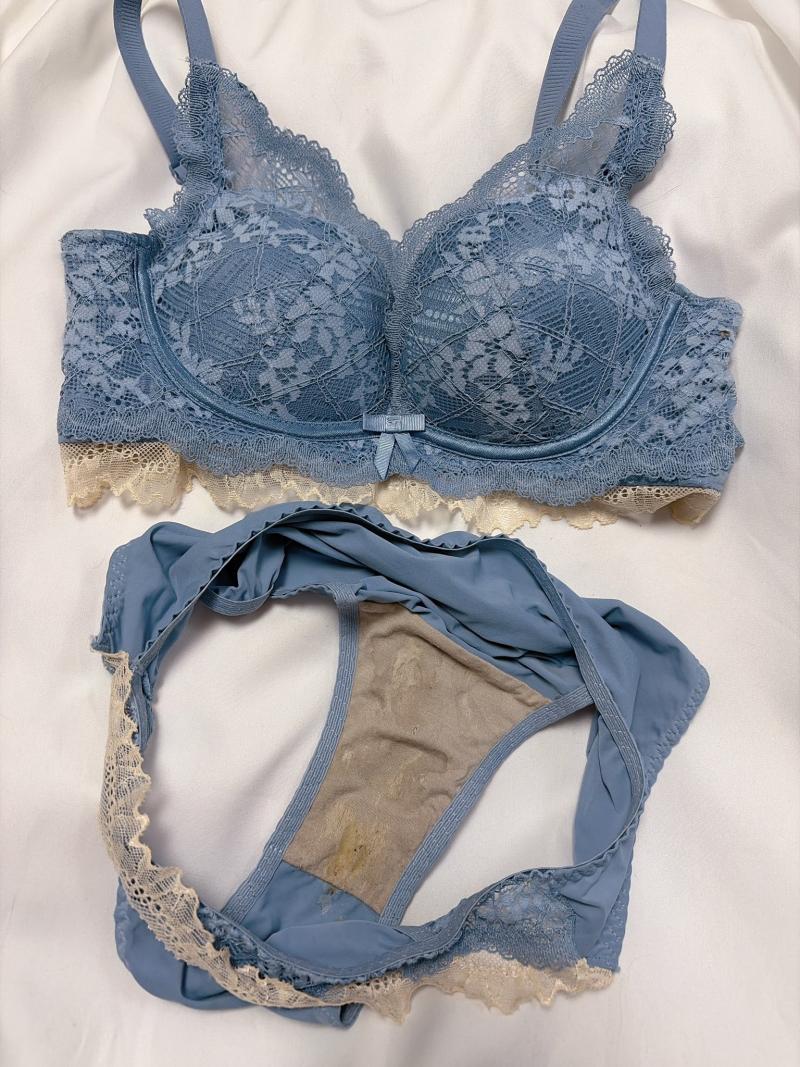 3日着用♡脱ぎたて水色レースパンツブラセット