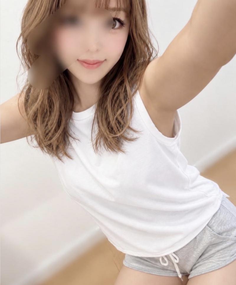 まじで汗の臭いが濃くて濃厚な、ヨガでびっちょりになったティシャツ