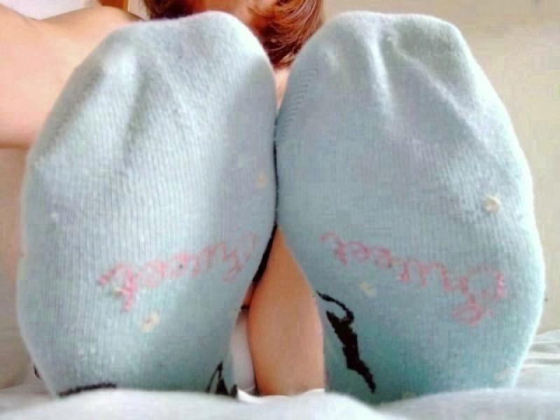 3日着用水色のネコ柄靴下