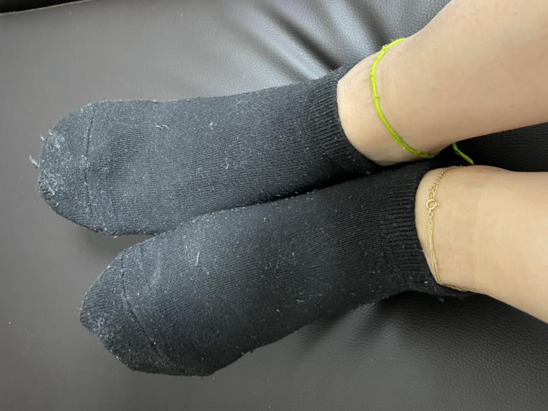 履き潰した黒ソックス♡