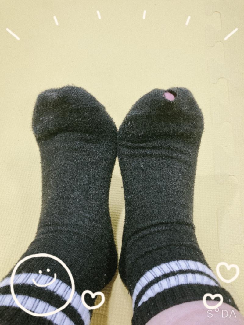 毛玉だらけの穴あきソックス