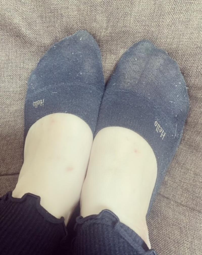 クタクタ毛玉がたくさんの使用感あるパンプスソックス