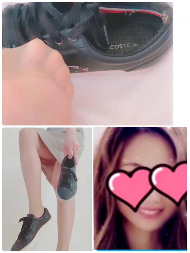 お仕事で履き込んだ黒いスニーカーとパンスト