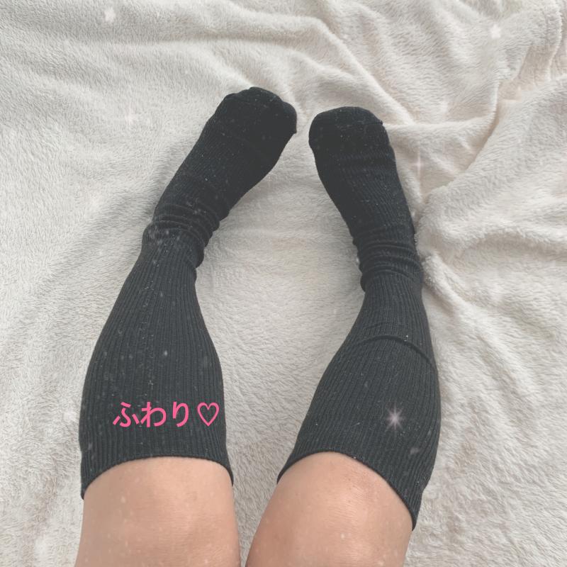 ●たっぷり臭いスニーカーで1日着用●毛玉たくさんあるハイソックス●