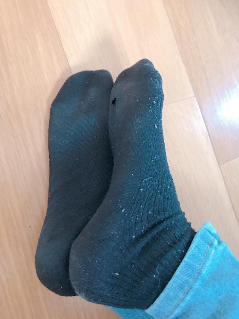 美希のボロボロ穴開き靴下♡