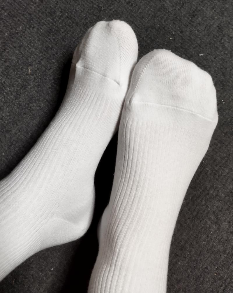 １週間履き、重ね履きして酸っぱくさくなる白い靴下です☆