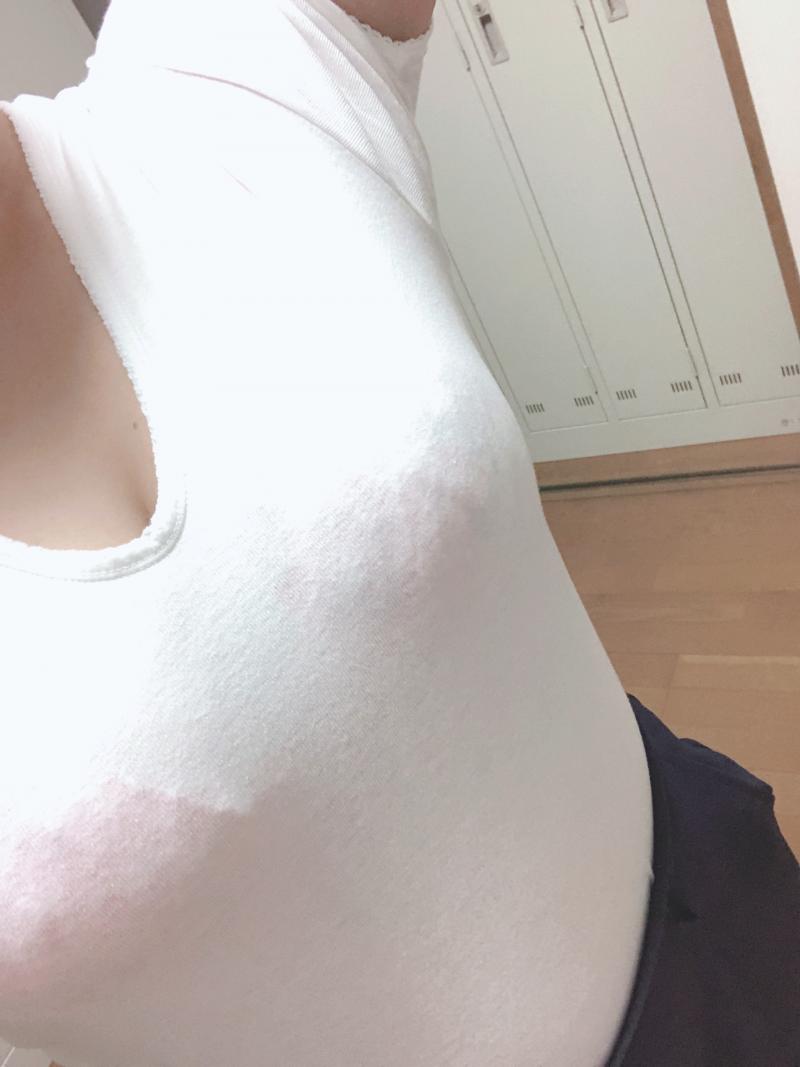 腋臭症持ちナースの、半袖ワキガインナー