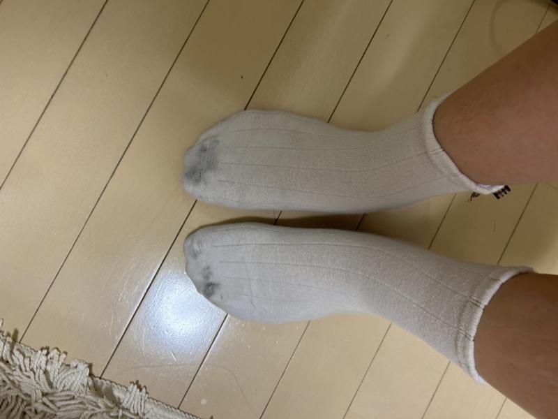 白ソックス？年季入りすぎてるクタクタ靴下