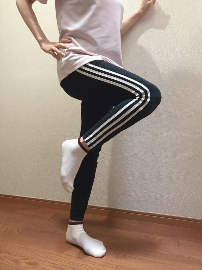 美脚OLが臭い足で一日中履いてた黄ばんだ白い靴下