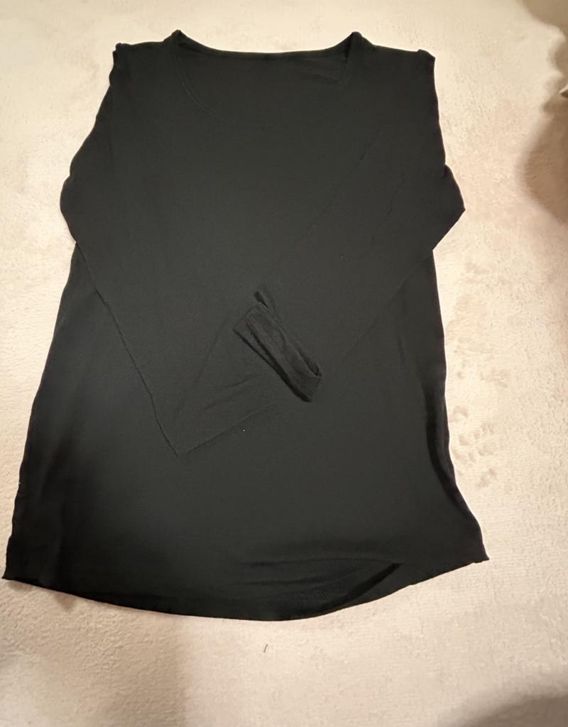 ワキガ臭のポリエステル素材のロングTシャツ