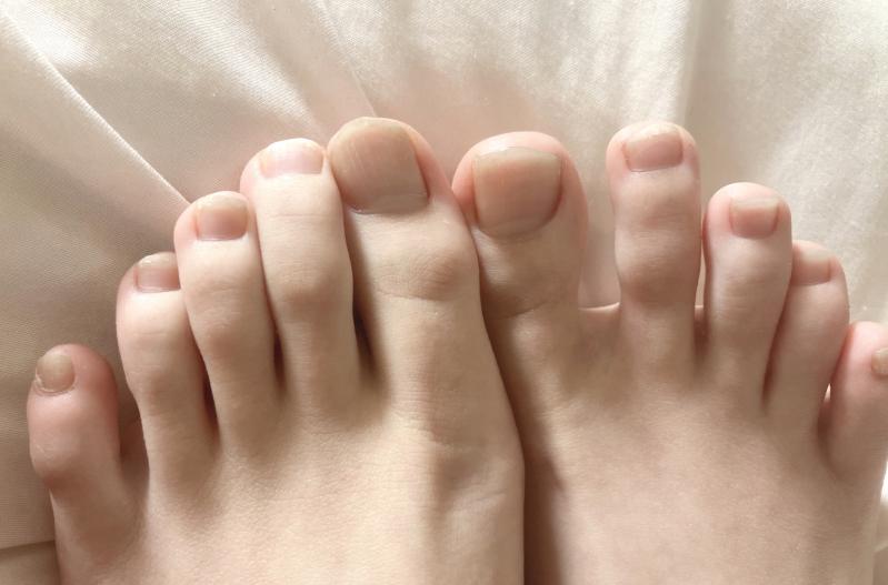 しっかり匂う足の爪♡
