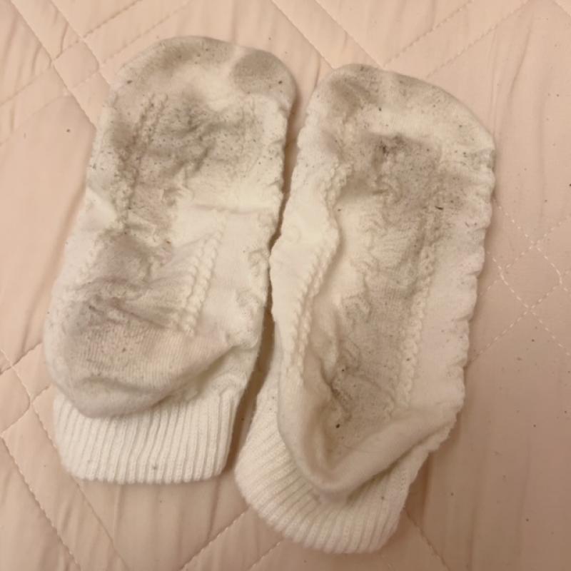 とても汚れてるので匂い等大丈夫な方のみお迎え下さい【現役メイド靴下】