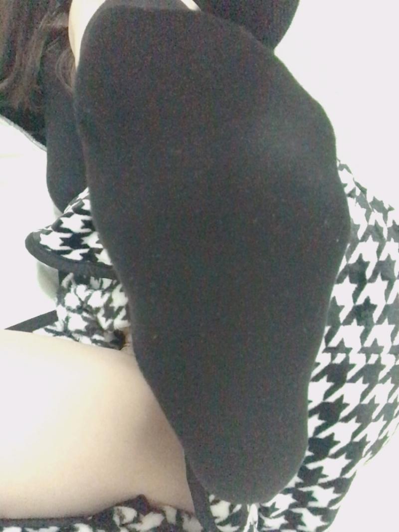 月〜金のお仕事中洗わず着用！臭すぎるハイソックス！！臭すぎ注意(´•ω•̥`)