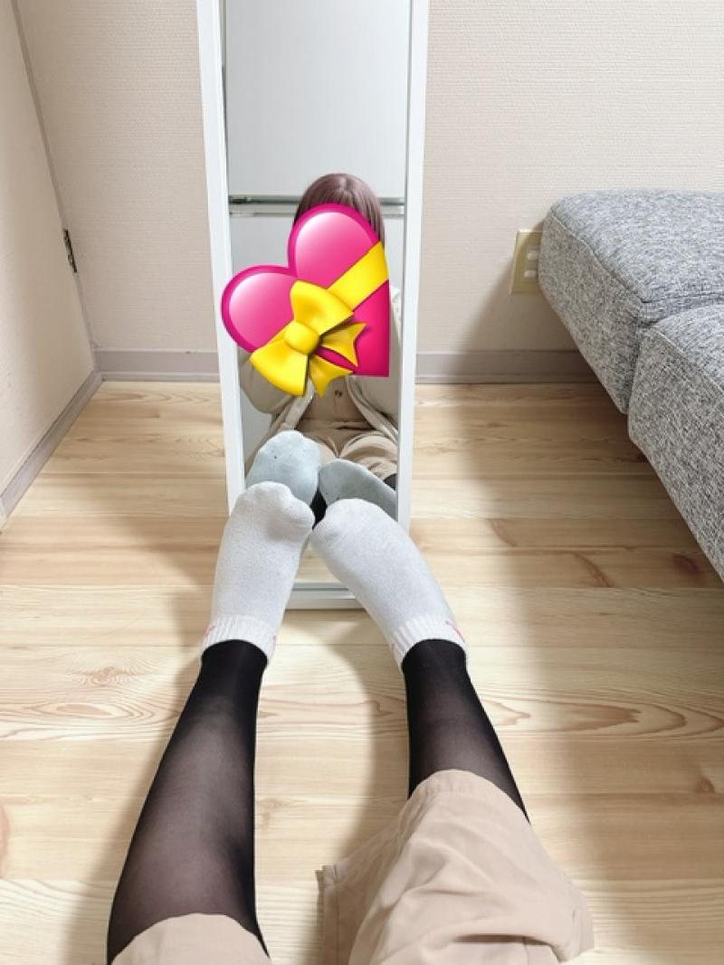 2日連続穿きスニーカーソックスと黒パンスト♡
