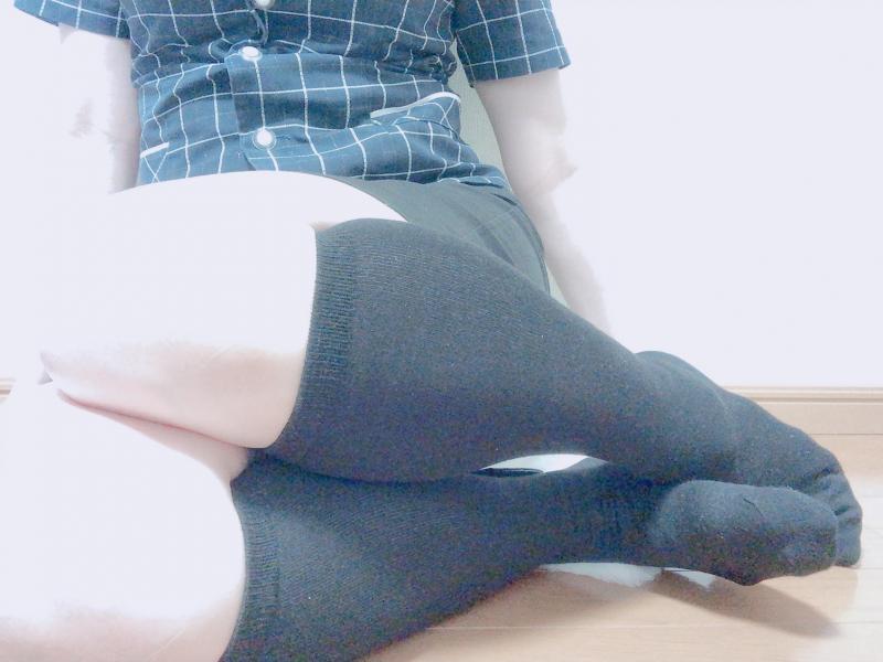 月〜金のお仕事中洗わず着用！臭すぎるハイソックス！！臭すぎ注意(´•ω•̥`)