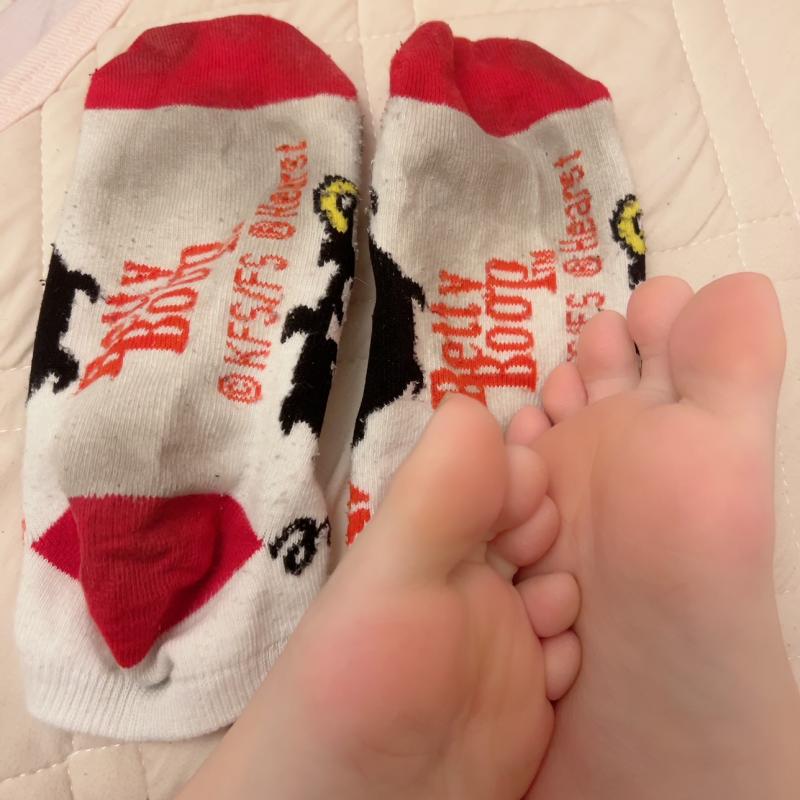 コンカフェ嬢が履き続けた自然な臭い靴下♡