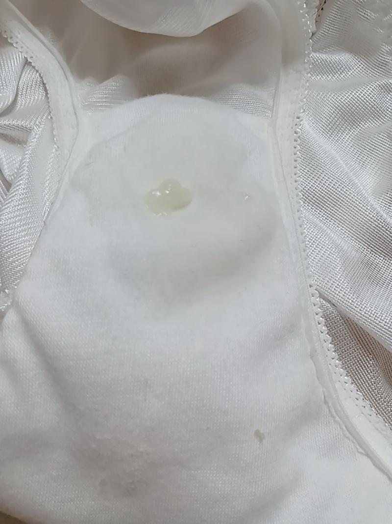 ★エリカ★3日履き♪愛液ぷるぷるヌルヌル白のツルツルパンティ
