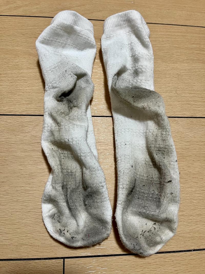 眉毛をひそめる香り……白ソックス
